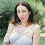Esluna – A Blowjob for a Free Tattoo – Public Agent